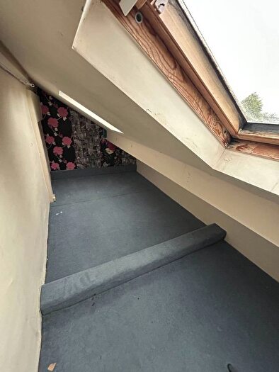2 Bedroom Flat For Sale In Hawthorns, Arncliffe Rise, OL4