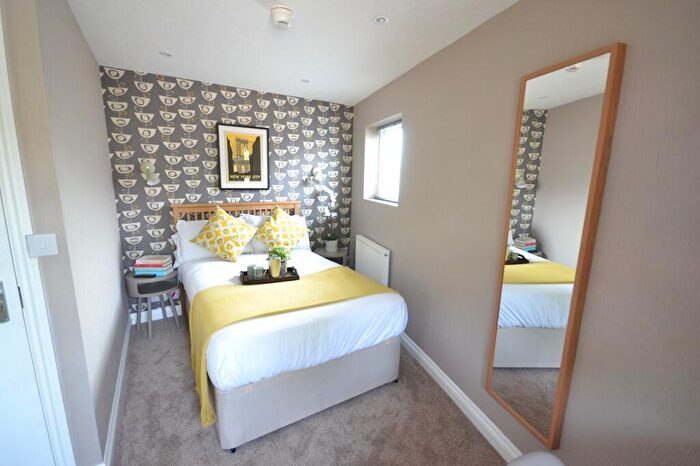 Studio To Rent In Ketton Close, Luton, Bedfordshire, LU2