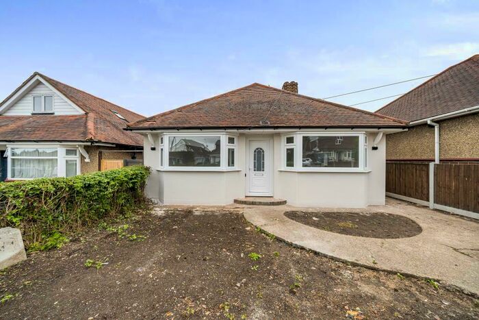 3 Bedroom Detached Bungalow To Rent In Windsor, Berkshire, SL4