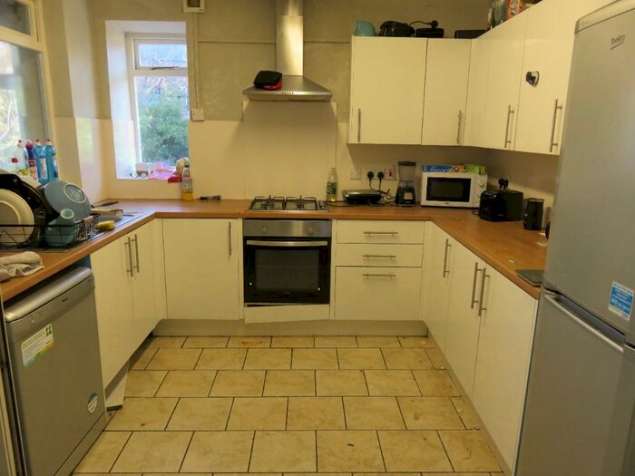 6 Bedroom Semi-Detached House To Rent In Lenton Boulevard, Nottingham, NG7