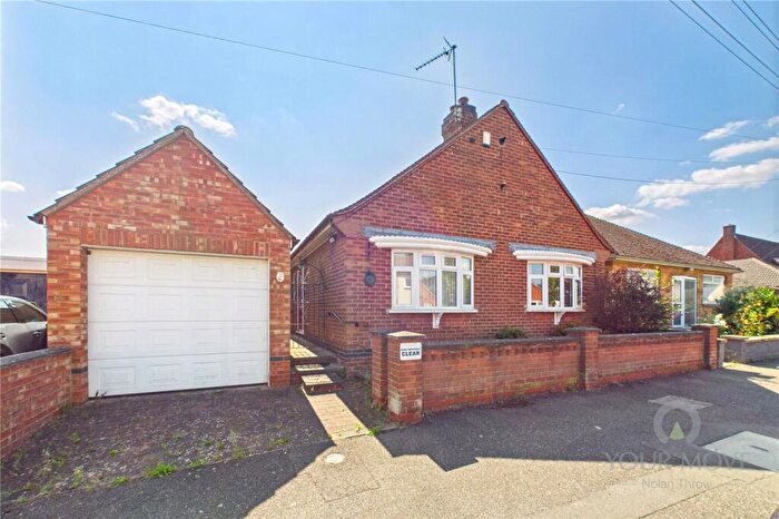 2 Bedroom Bungalow For Sale In Neale Avenue, Kettering, Northamptonshire, NN16