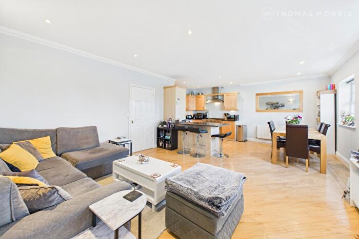 2 Bedroom Apartment For Sale In Wharf Mews, Biggleswade, Bedfordshire, SG18