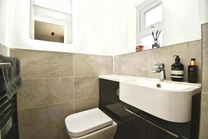 3 Bedroom Terraced House For Sale In East Park Avenue, Hull, HU8