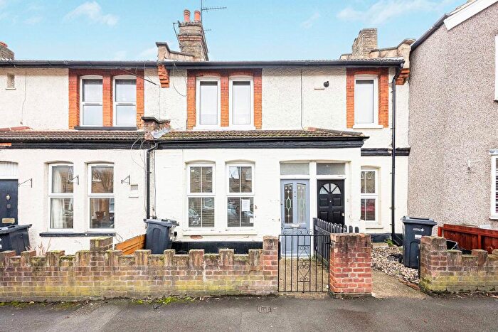 2 Bedroom Flat For Sale In Cowley Road, Wanstead, E11
