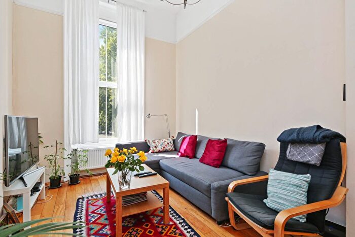 4 Bedroom Terraced House For Sale In Uxbridge Road, Shepherds Bush, London, W12