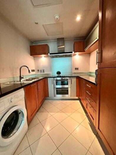 2 Bedroom Flat To Rent In Discovery Dock Apartments East Tower, South Quay Square, Canary Wharf, London, E14