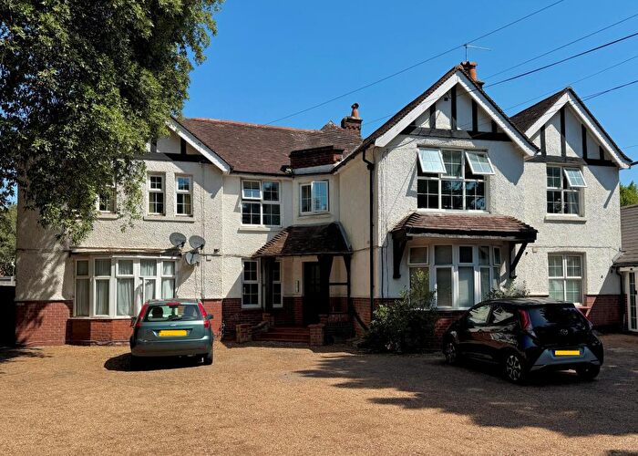 2 Bedroom Flat To Rent In Poulters Lane, Worthing, BN14