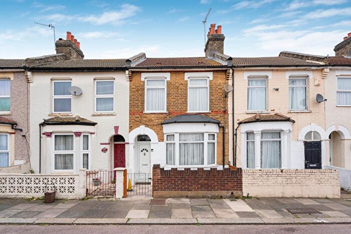 3 Bedroom Terraced House For Sale In Somerset Road, London, N18