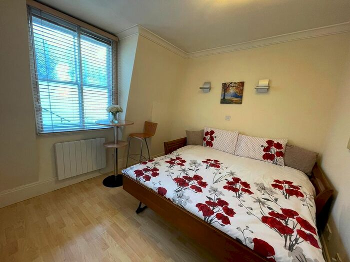 Studio To Rent In White Horse Street, London, W1J