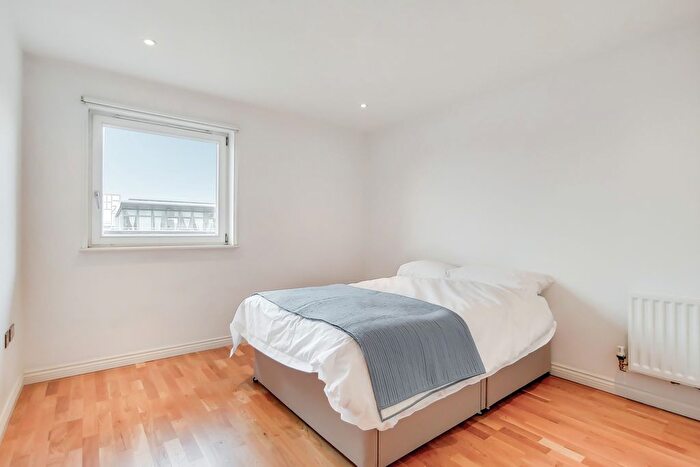 1 Bedroom Flat To Rent In Battersea Park Road, London, SW8