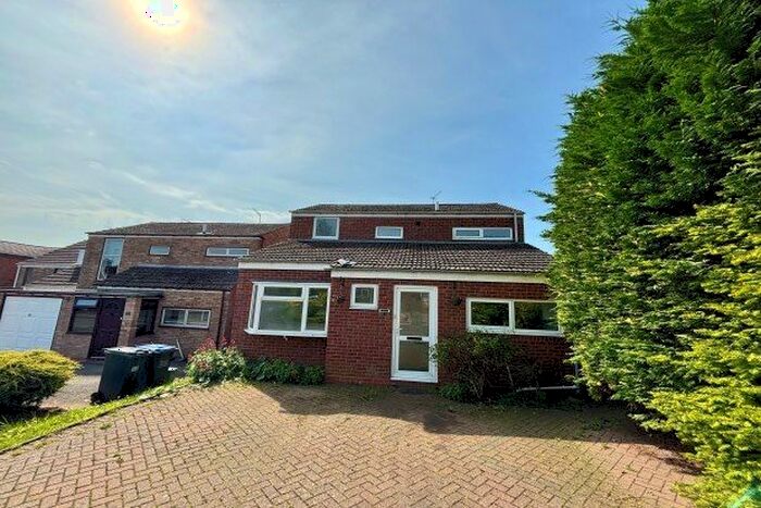 3 Bedroom Detached House To Rent In Lloyd Close, Warwick, CV35