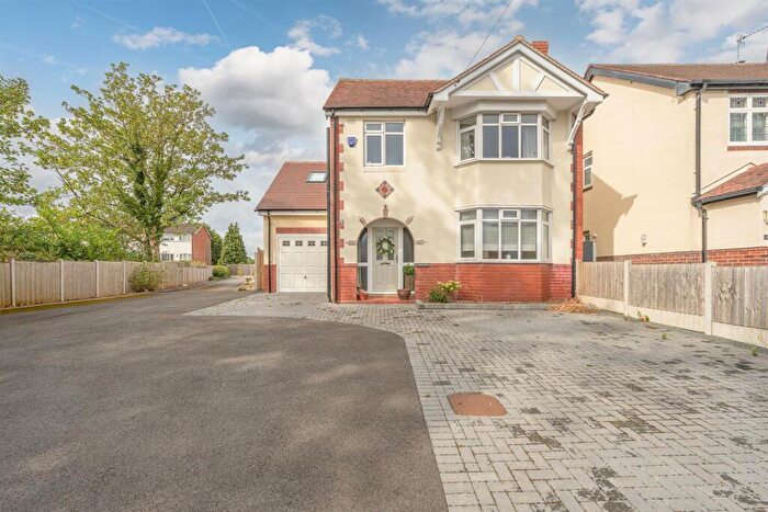 4 Bedroom Detached House For Sale In Wolverhampton Road, Kingswinford, DY6