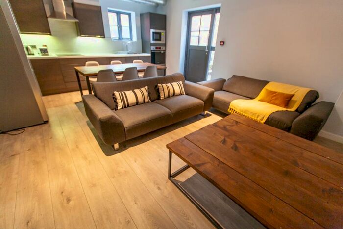 6 Bedroom Detached House To Rent In Bailey Street, L1