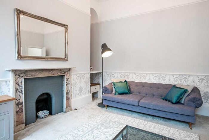 2 Bedroom Apartment To Rent In Henrietta Street, Bath, BA2