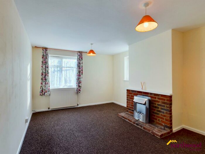 1 Bedroom Flat To Rent In Avard Crescent, Eastbourne, BN20