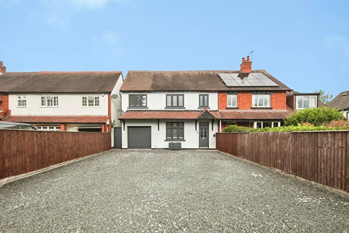 4 Bedroom Semi-Detached House For Sale In Station Road, Balsall Common, CV7