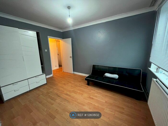 3 Bedroom Flat To Rent In Albany Court, London, HA8