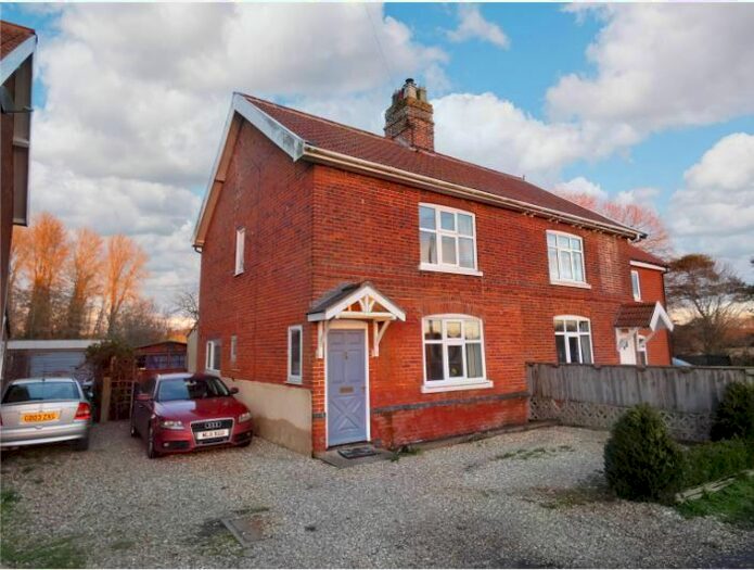 2 Bedroom Cottage For Sale In Mill Road, Fakenham, NR21