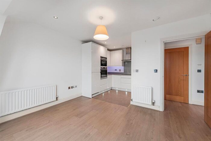 1 Bedroom Flat To Rent In Wadham Mews, East Sheen, SW14