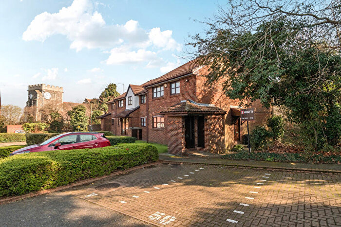 2 Bedroom Maisonette For Sale In Cooper Close, Greenhithe, Kent, DA9
