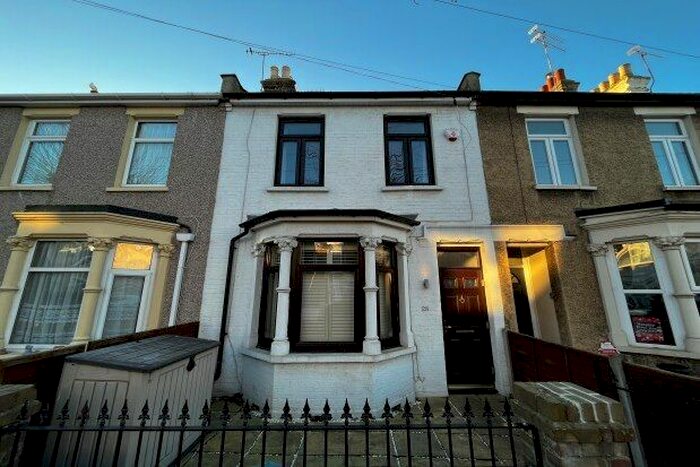 3 Bedroom Property To Rent In Windsor Road, Westcliff-On-Sea, SS0