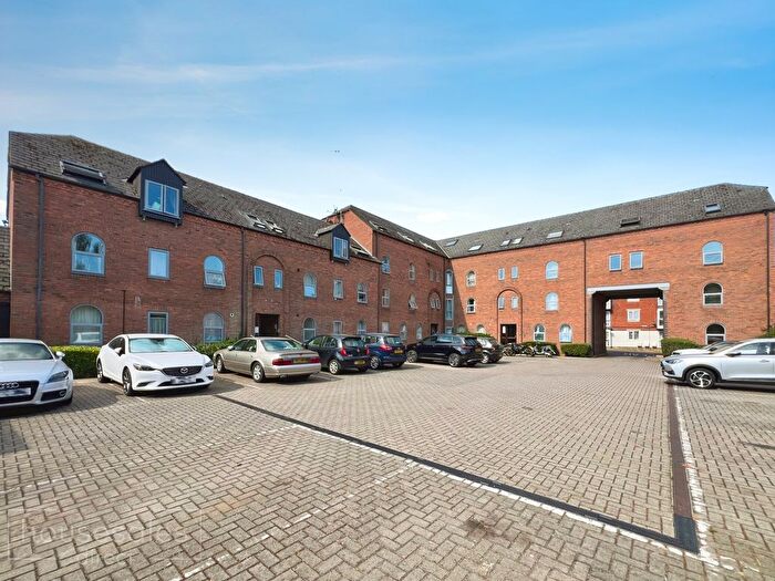 2 Bedroom Flat For Sale In Brittania Wharf, Banbury, OX16
