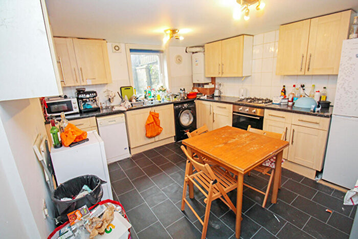 5 Bedroom Terraced House To Rent In Welton Grove, Hyde Park, Leeds, LS6