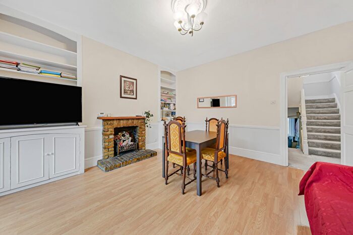 2 Bedroom Maisonette To Rent In Lurline Gardens, London, SW11