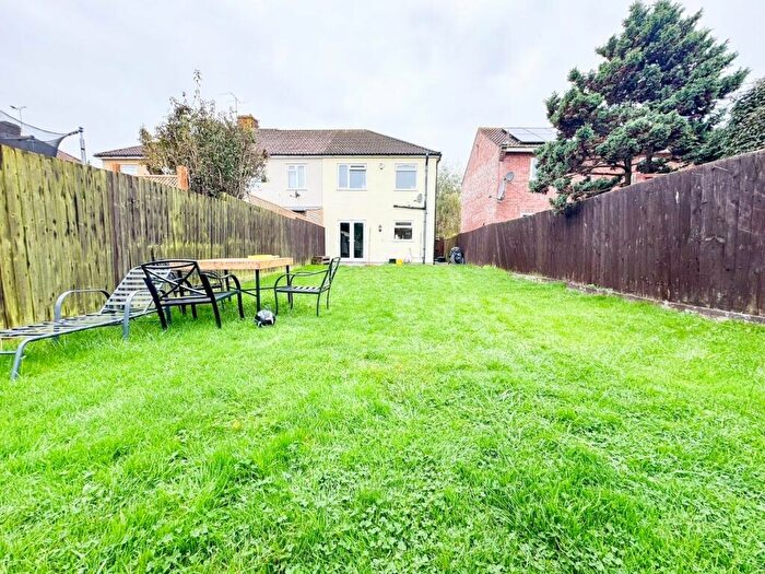 3 Bedroom End Of Terrace House For Sale In Lawford Avenue, Little Stoke, Bristol, BS34