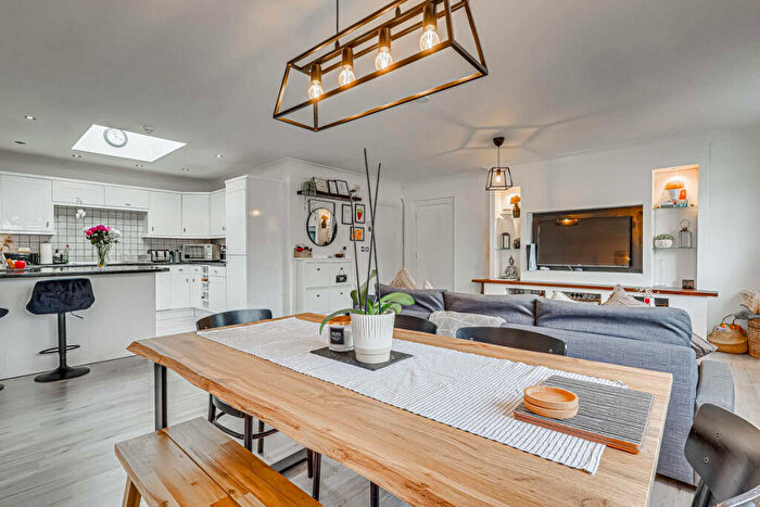 2 Bedroom Apartment For Sale In Ferry Road, Hockley, SS5