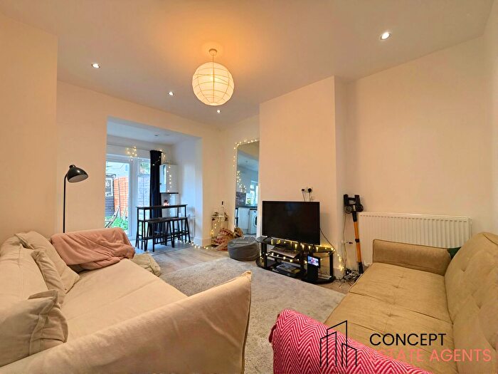 3 Bedroom Terraced House To Rent In Ipswich Road, Tooting, SW17