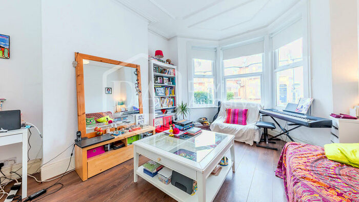 2 Bedroom Apartment To Rent In Frobisher Road, Turnpike Lane, London, N8