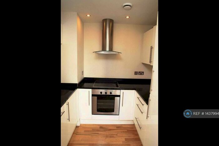 1 Bedroom Flat To Rent In Icon Building, Ilford, Great London, IG1