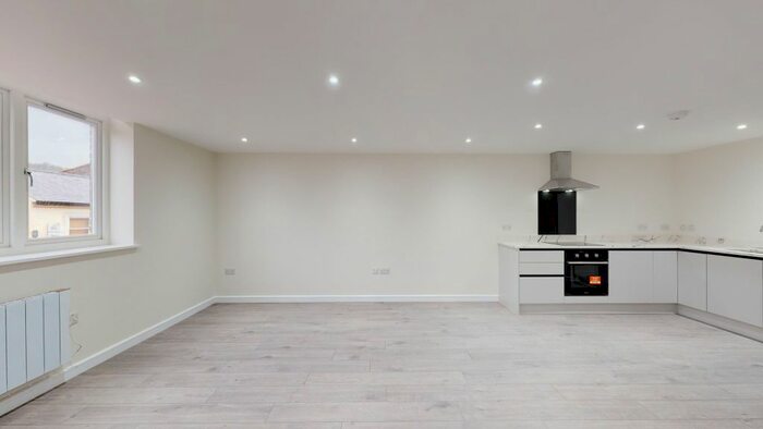 1 Bedroom Flat To Rent In High Street, Chesham, HP5