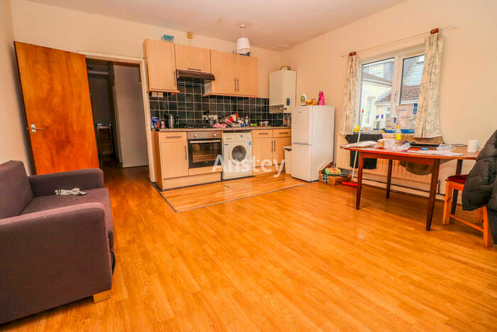 2 Bedroom Flat To Rent In Alma Road, Southampton, SO14