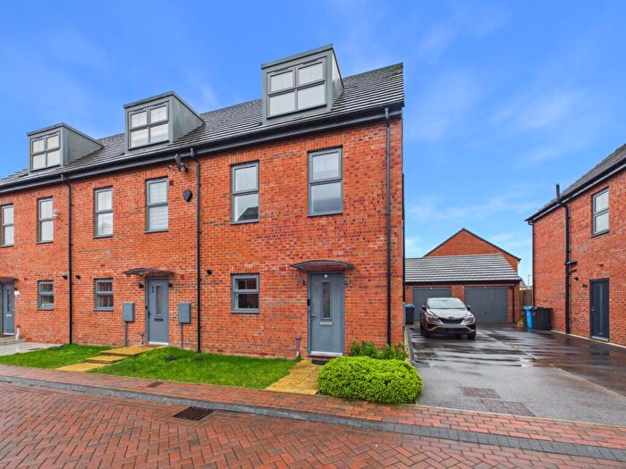 4 Bedroom End Of Terrace House For Sale In Venn Road, Kingswood, HU7