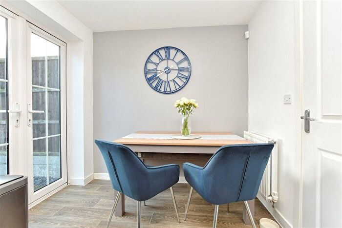 3 Bedroom Semi-Detached House For Sale In Hop Garden Crescent, Newington, Kent, ME9