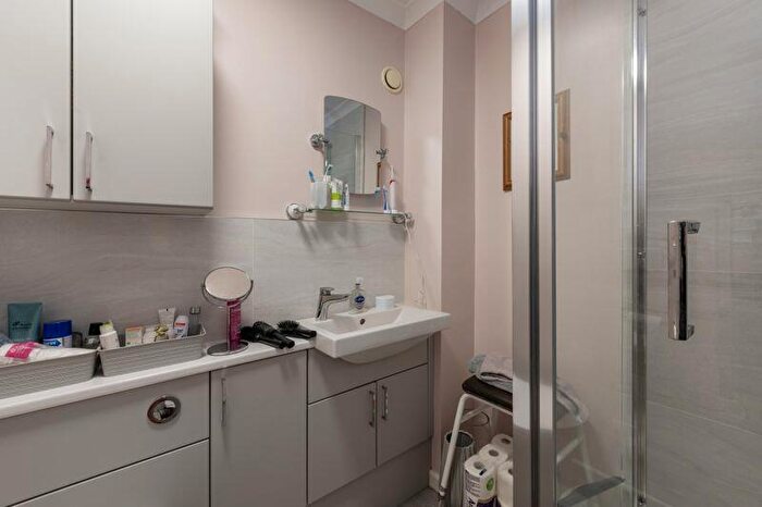 3 Bedroom Detached House For Sale In Milton Road, Milborne St Andrew, DT11