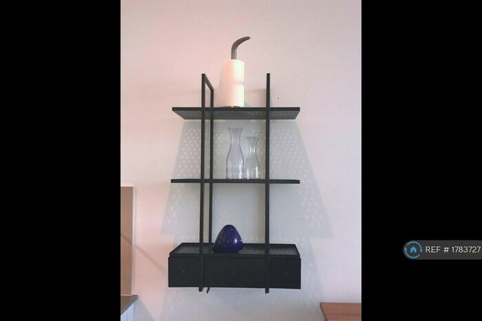 2 Bedroom Flat To Rent In Powis Street, London, SE18