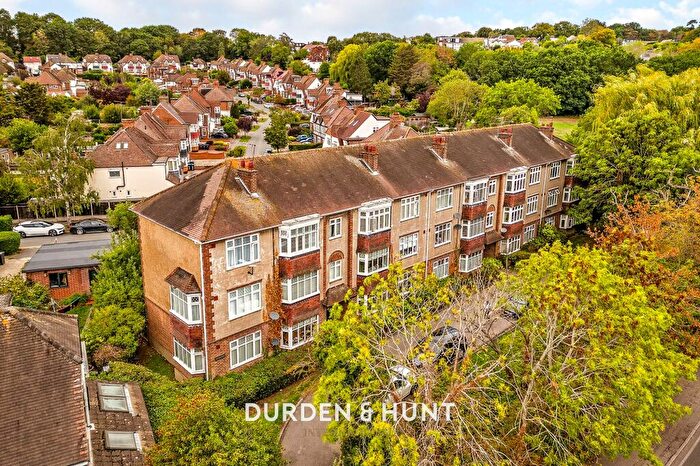 2 Bedroom Flat For Sale In Goldings Hill, Loughton, IG10