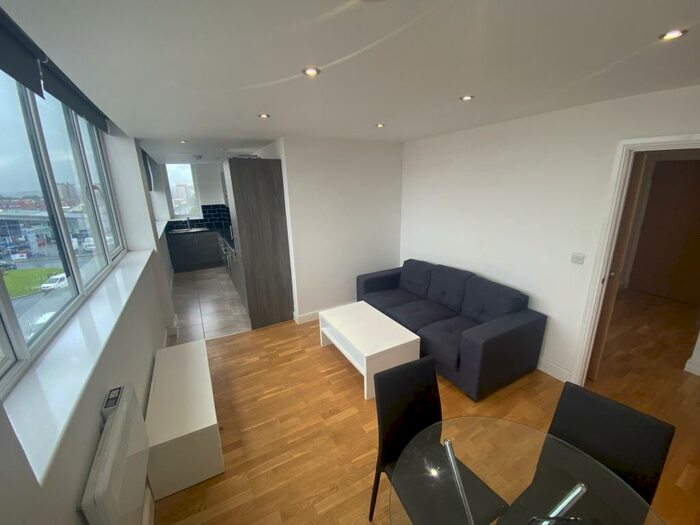 2 Bedroom Apartment To Rent In York Towers, LS9