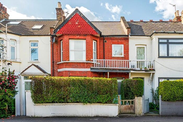 2 Bedroom Flat For Sale In Greenford Avenue, Hanwell, W7