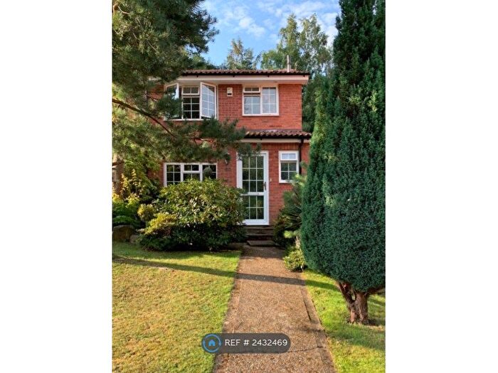 3 Bedroom Detached House To Rent In Dunvegan Drive, Southampton, SO16