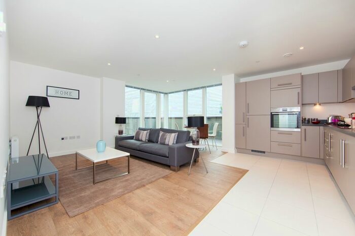 2 Bedroom Flat For Sale In Platinum Riverside, Bessemer Place, Greenwich, London, SE10