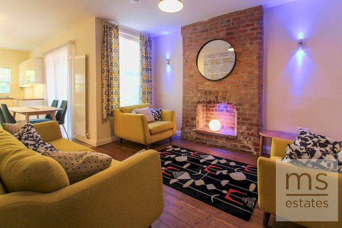 2 Bedroom End Terrace House To Rent In Harrington Drive, Nottingham, NG7