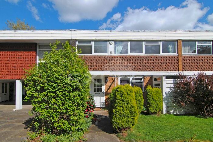 3 Bedroom Town House To Rent In Heronsforde, Ealing, London, W13