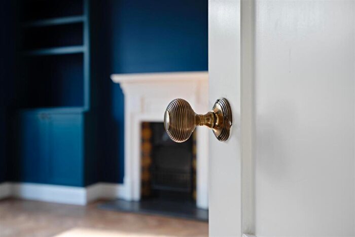 5 Bedroom Town House To Rent In London Road, Ascot, SL5