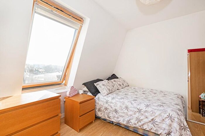2 Bedroom Apartment To Rent In Paulet Road, SE5