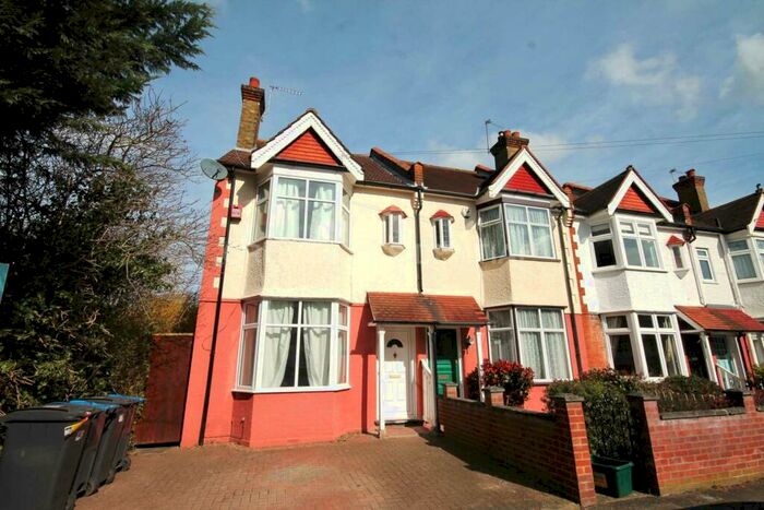 3 Bedroom Semi-Detached House To Rent In Beaconsfield Road, New Malden, KT3
