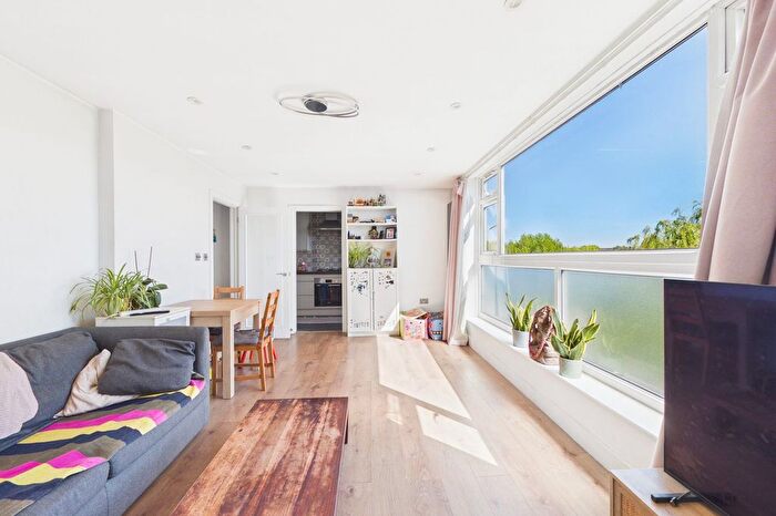 2 Bedroom Flat For Sale In Gordon Road, London, W13
